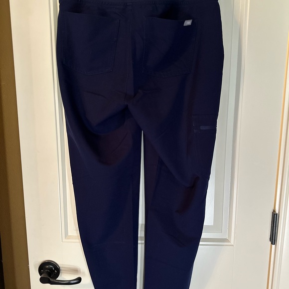 FIGS Scrubs - Zamora Jogger Pants - Technical Collection - Picture 6 of 10